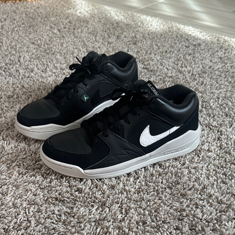 Nike Mens Black and White Jordan Stadium 90